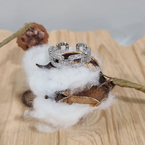 ⛓️⛓️NEW⛓️⛓️PRETTY!! Chain Link Adjustable Ring in SILVER - Picture 10 of 15